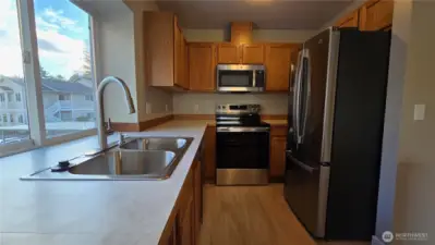 New sink, faucet and appliances