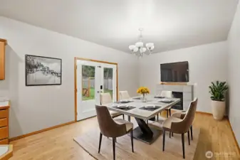 Virtually staged dining room