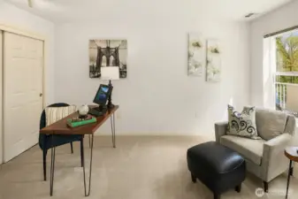Flex room/bedroom with closet and windows for natural light!