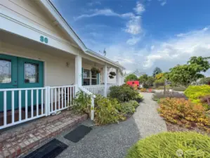 1652 Sq' 3 Bedrooms & 2 Full Baths