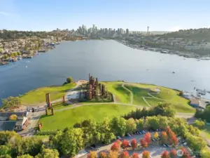 Gas Works Park is just a hop skip and jump away!