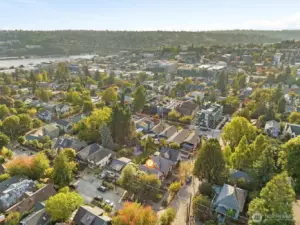 Aerial photo looking west. You can see Lake Union. Impressive 87 walk score and 89 bike score! Placing you only minutes away from the UW, Amazon, downtown and 520.