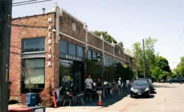 The amazing Macrina Bakery is about 2 blocks away- a perfect walk to your morning coffee and pastry or a light lunch.