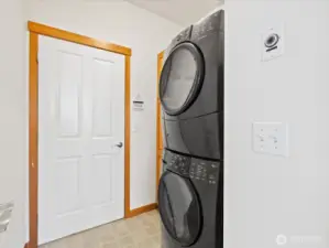 Stackable washer and dryer convey.