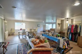 Living room and dining room great room.