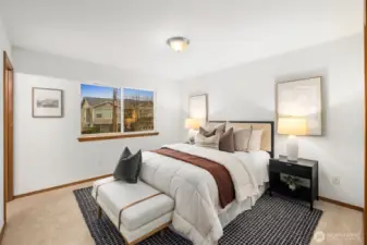 Primary bedroom en suite w/ large closet