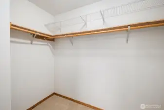 Primary suite walk in closet
