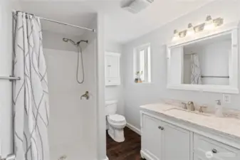 Main floor 3/4 bathroom