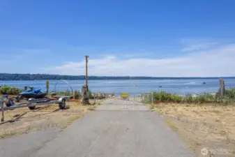 Community boat launch