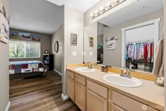 Dual sinks plus a separate space for the shower and commode make busy mornings a breeze.