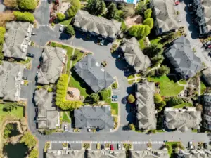 Location, location, location! Quick access to major freeways, Southcenter Mall, Sea-Tac Airport, and everything the Eastside has to offer—this one’s a commuter’s dream.