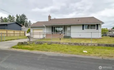 Fenced 5,000 sf corner lot