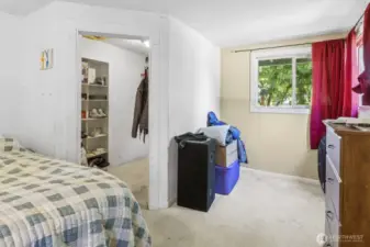 Primary Bedroom w/ walk-in closet