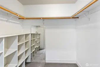 2 walk in closets in the primary!