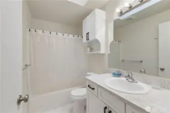 Upstairs full bathroom.