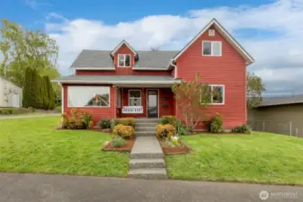 A classic beauty on an oversize lot in highly desirable Manette.