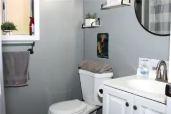 Full hall bath