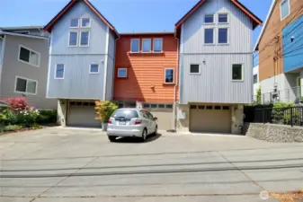 End unit, 1 of 3. No Dues.