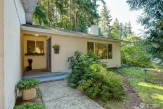 The small touches of design make such an inviting, charming entry to this home.