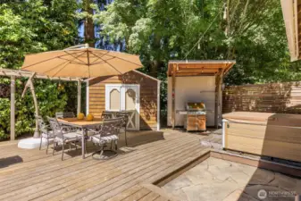 Hot tub is top of the line. Fully clean and serviced. The power bill is super low to keep this running. New 2020 “Hotspring” Limelite Collection hot tub.