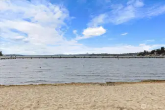This park includes areas on both sides of Juanita Drive and includes 1,000 feet of Lake Washington shoreline.