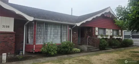 Adorable home!
