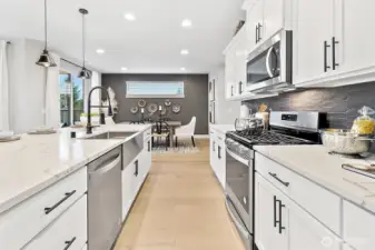 Photos of a 2703 Model Home at another community. Details will vary