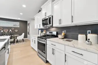 Photos of a 2703 Model Home at another community. Details will vary