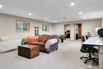 Huge bonus room with two additional rooms off the back