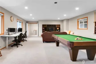 Huge bonus room with two additional rooms off the back