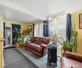 Bonus Room with door to back yard