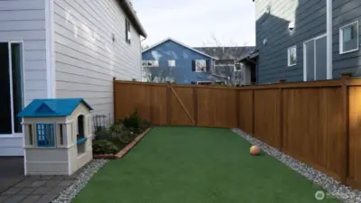 Fenced in side yard/backyard