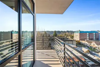 Take in the views from this very useable wrap-around deck.  You are minutes to the Capitol Campus, waterfront, I-5 & Farmer's Market.