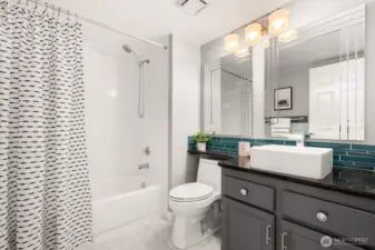 Main floor full bathroom