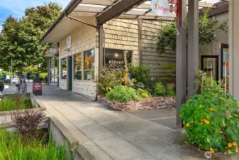 Minutes from Winslow’s charming shops, cafes, and restaurants—close to all the conveniences of in-town living.