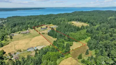 A beautiful 10 acre parcel which is almost a perfect rectangle. Located on the westside and close by to gorgeous island beaches!
