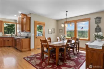 Casual kitchen eating area is HUGE, room for a large extendable dining table and side buffets/hutches!!! Just what you've been looking for!