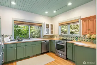 Light bright kichen with views to the gardens.