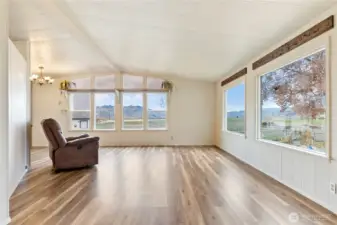 Large living room with vaulted ceilings