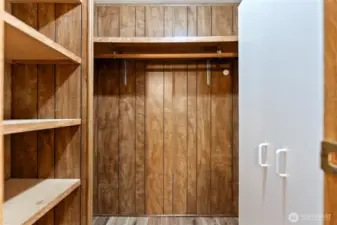 Primary - walk in closet