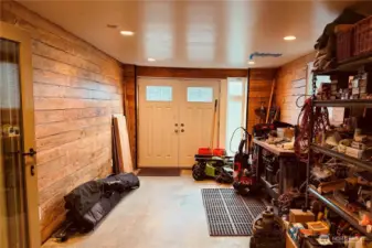 Great workshop! If a garage is desired that conversion is easy.