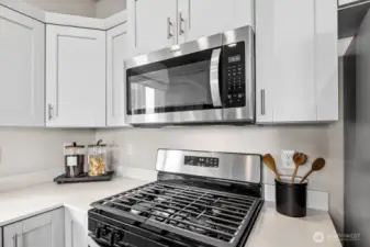 Gas range! Pictures are representative of Burnham floorplan. Pictures are representative of Burnham floorplan. Colors and options will vary. Photos from Model Home on 30. Homesite 77 is a mirror image.