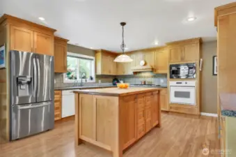 Lots of storage in this kitchen!