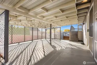 Covered bak patio off of kitchen area