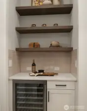 Under-counter wine/beverage refrigerator