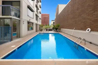 Outdoor heated pool for seasonal use