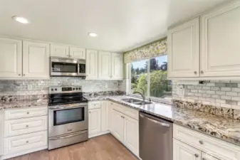 Granite counter tops w/stainless steel appliances in kitchen