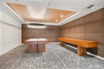 Game room with Billiard table