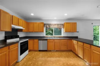 Spacious kitchen, ALL appliances included!