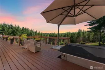 spacious deck with hottub